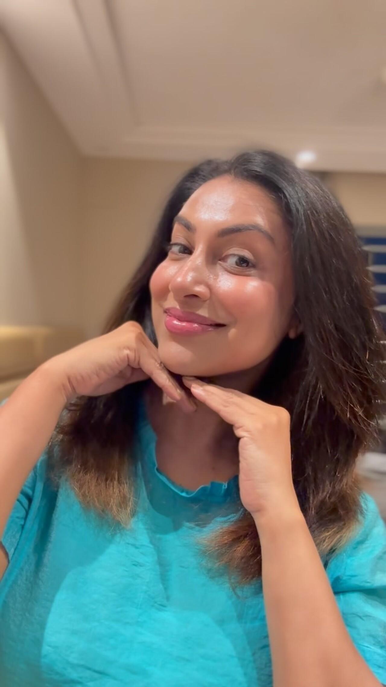 Kranti Redkar was born on 17 August 1982 into a Marathi Bhandari family in Mumbai to Dinanath and Urmila Redkar. Her father, Dinanath, is an actor, producer, director, and writer. Her brother, Omkar, is a prominent writer.